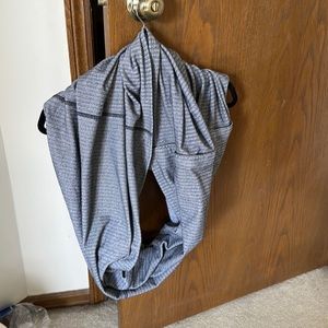 Lululemon Nulu wrap scarf with snaps
